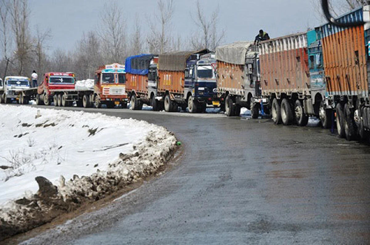 Jammu-Srinagar national highway remained blocked for the second consecutive day today