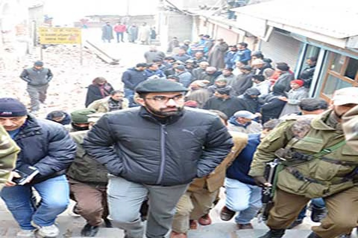 DC reviews reconstruction of PHC Maharaj Gunj