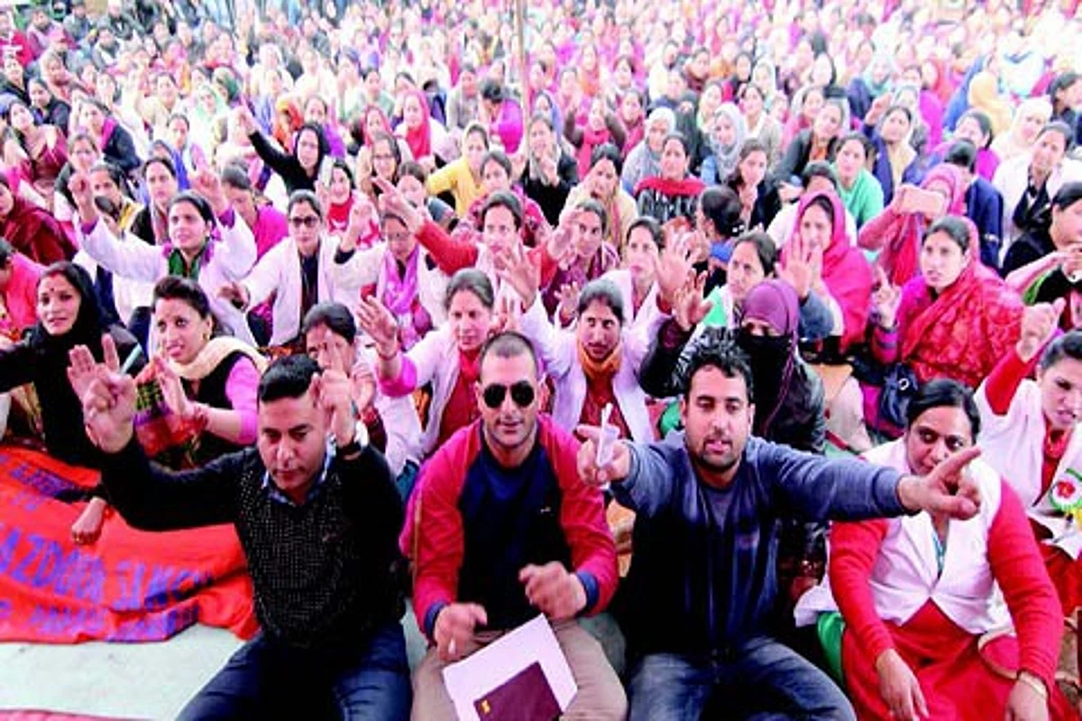 Day 8: NHM employees continue strike