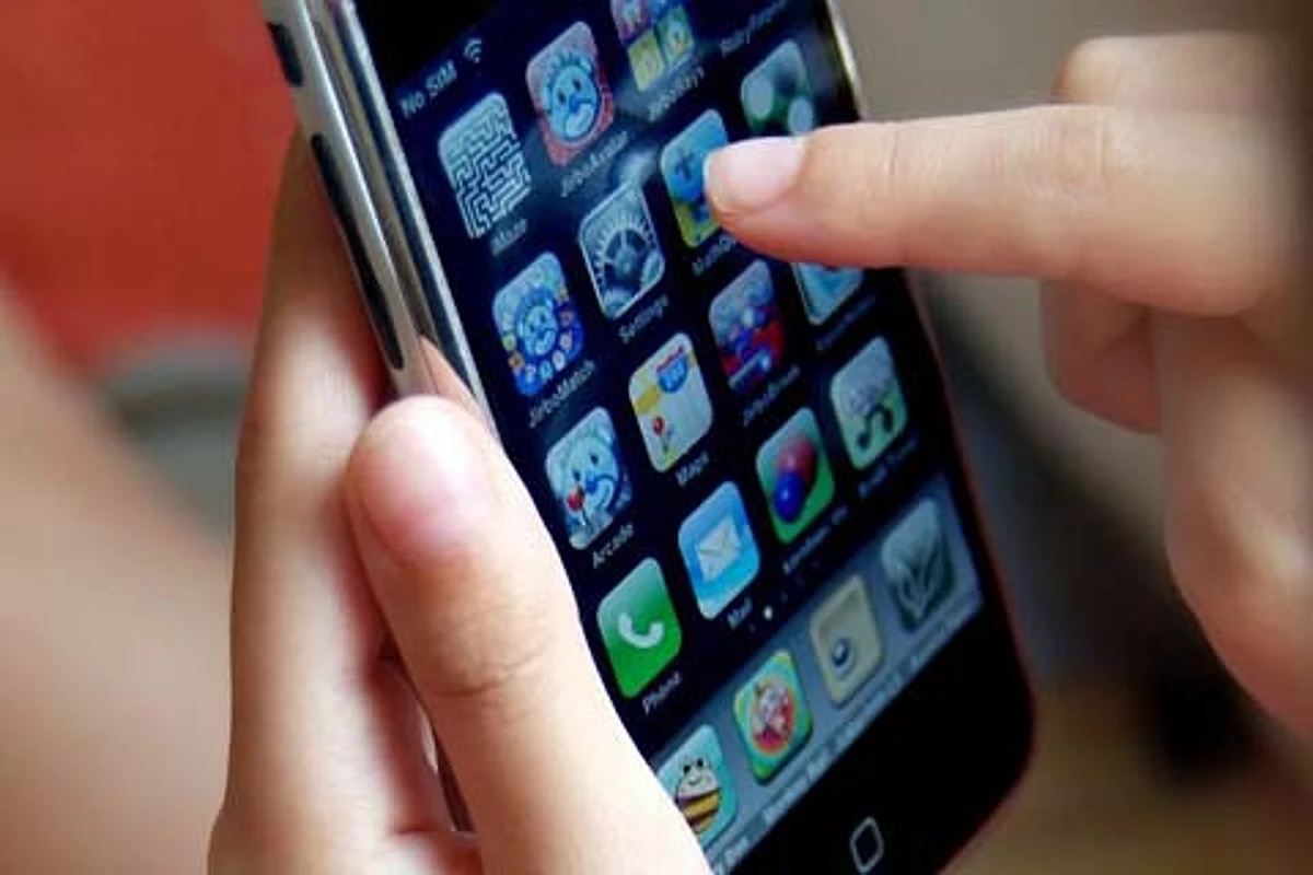 Now, cops cannot use mobile phones while on duty