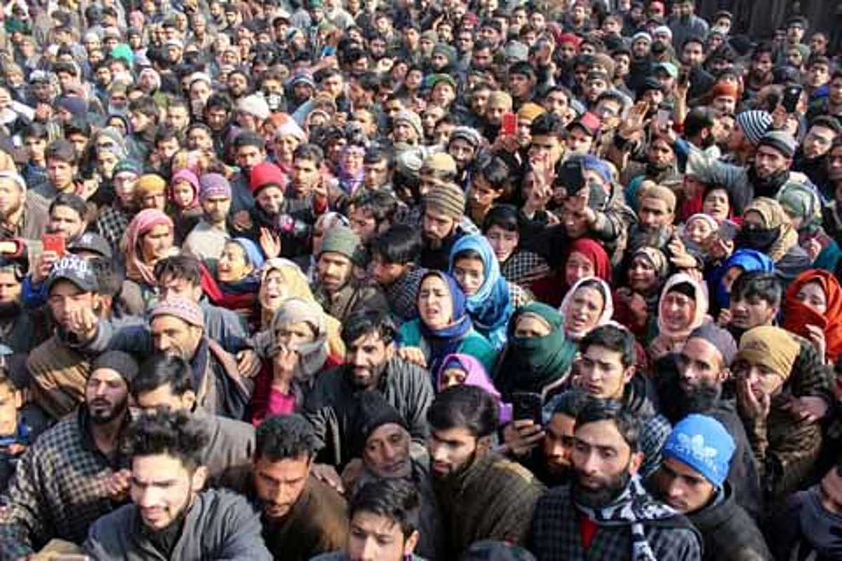 Five rounds of funeral prayers for slain militant Sameer Wani in Shopian
