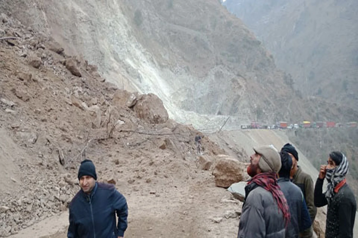 Landslides disrupt traffic on Highway