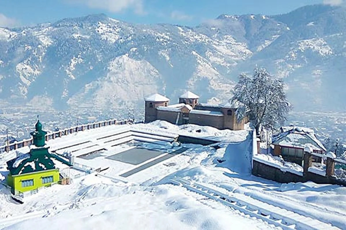 Heavy snowfall in Chenab Valley
