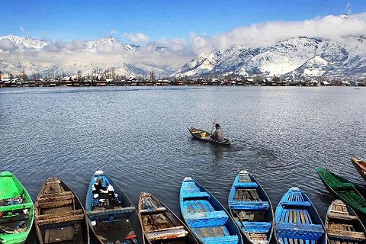 Srinagar records season's coldest night, Drass freezes at minus 12.1