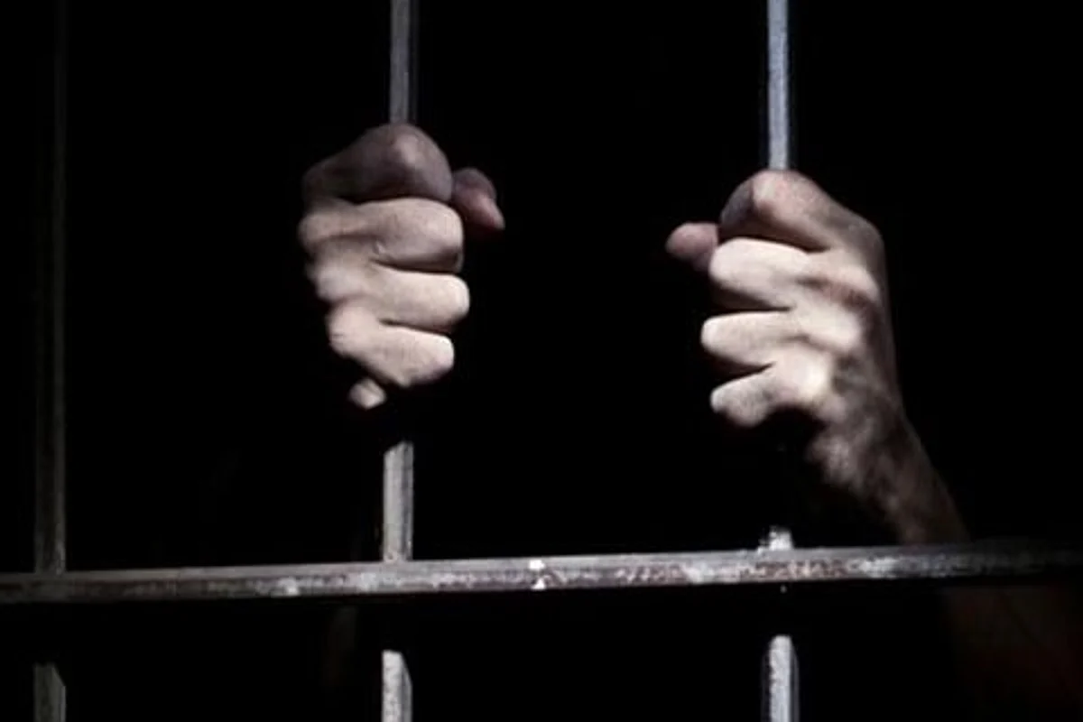 “2 drug peddlers held in Sopore”