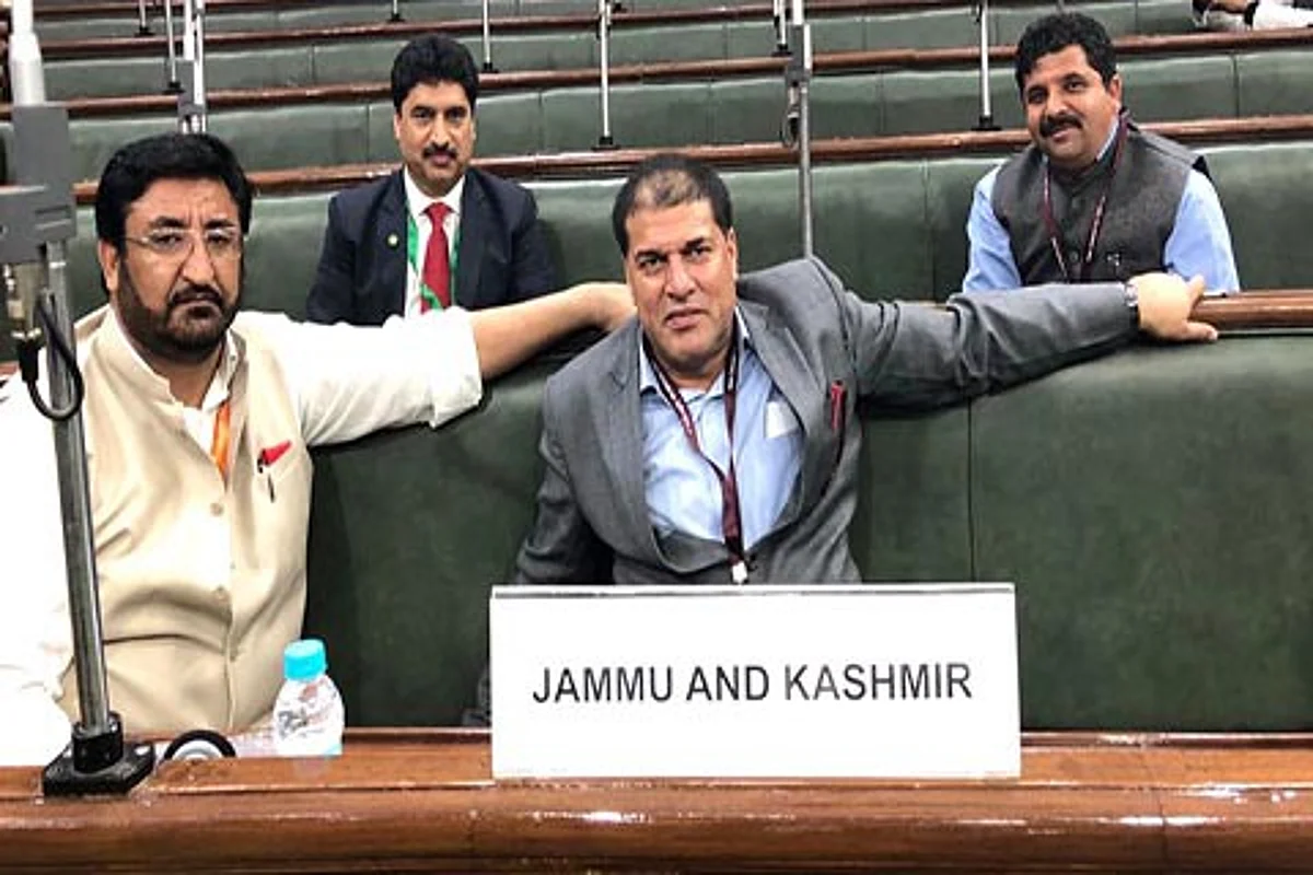 J&K LC chief invites Pune firms for limestone, granite mining in Kargil