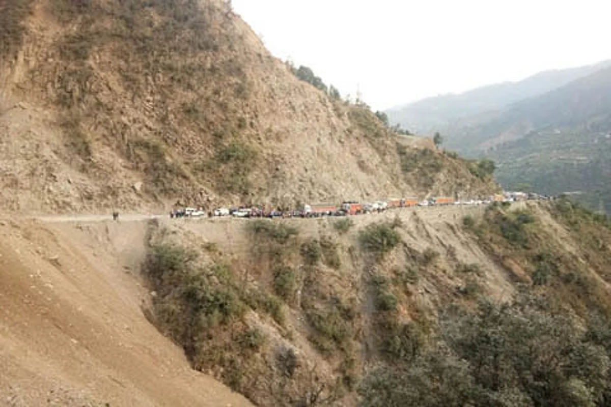Fresh landslides block Jammu-Srinagar highway