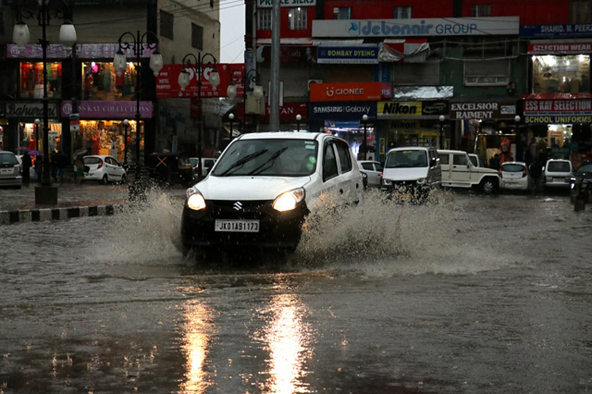 Incessant rains cause waterlogging in Srinagar areas