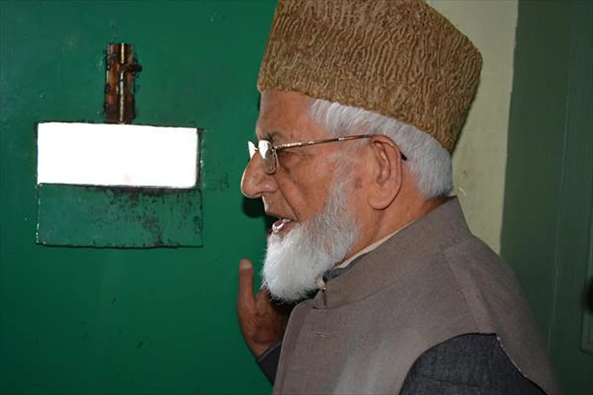 Video | Open the door, I won’t fly away: Geelani to cops in viral video