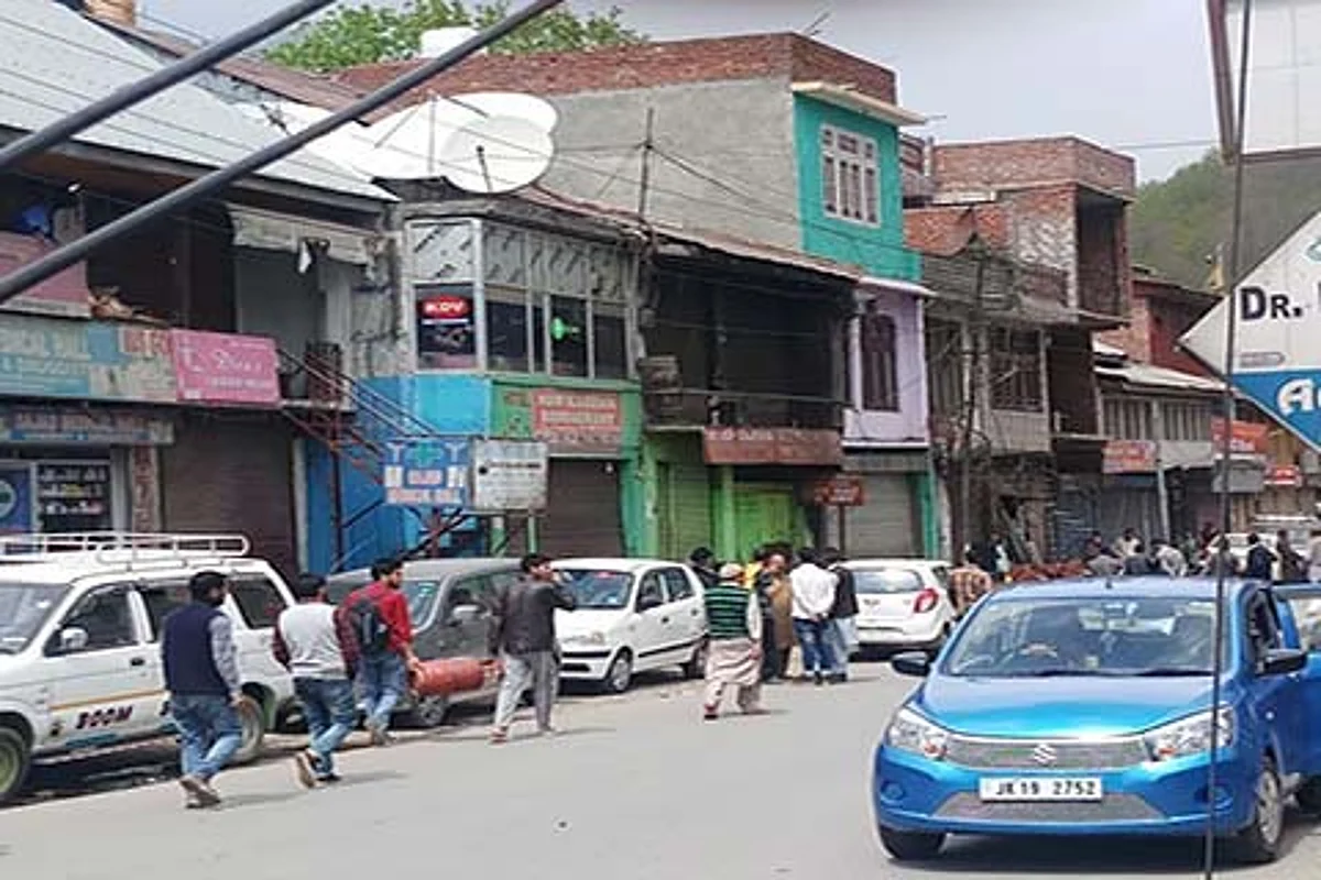 Day 2: Shutdown continues in Banihal