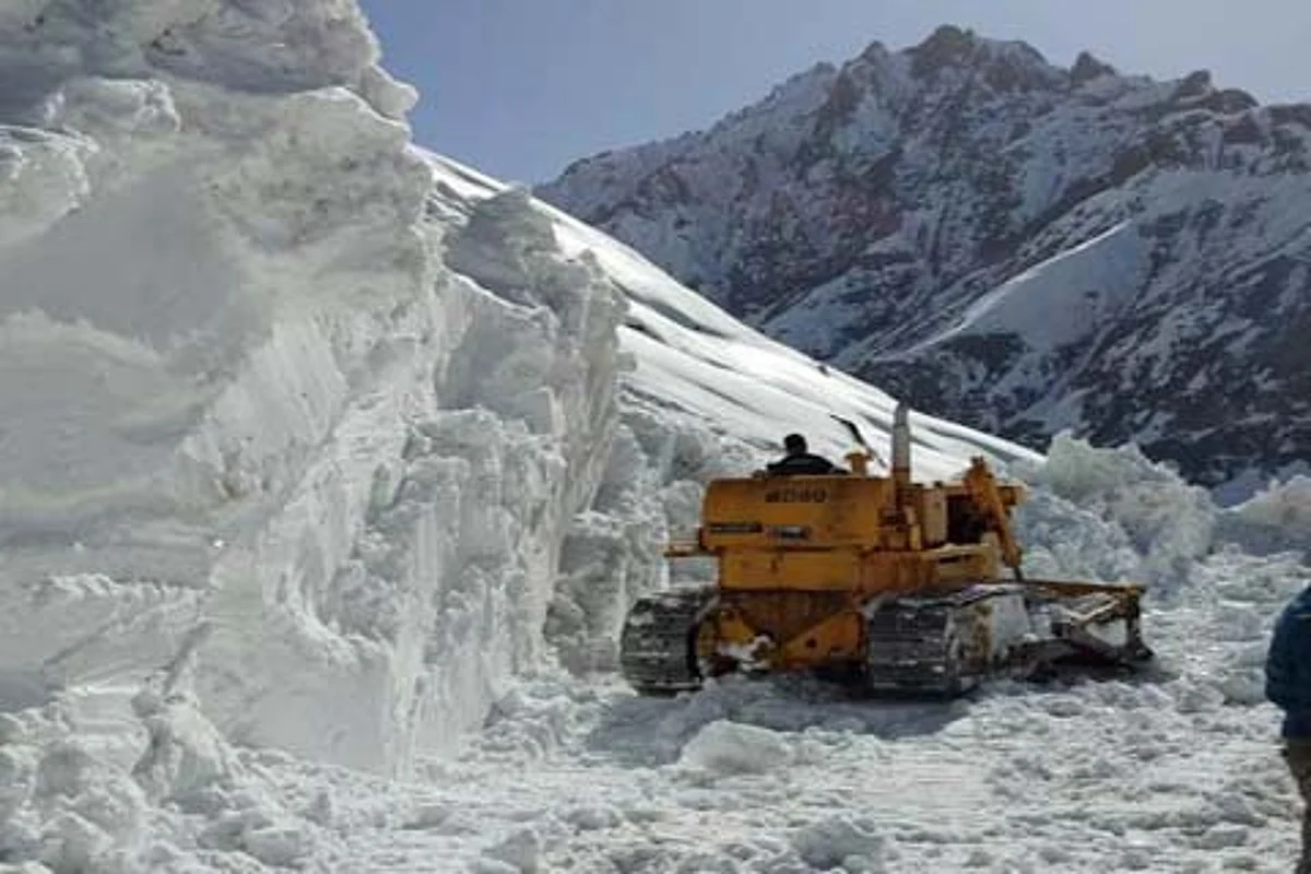 Traffic restored on Srinagar-Leh highway after five days of closure