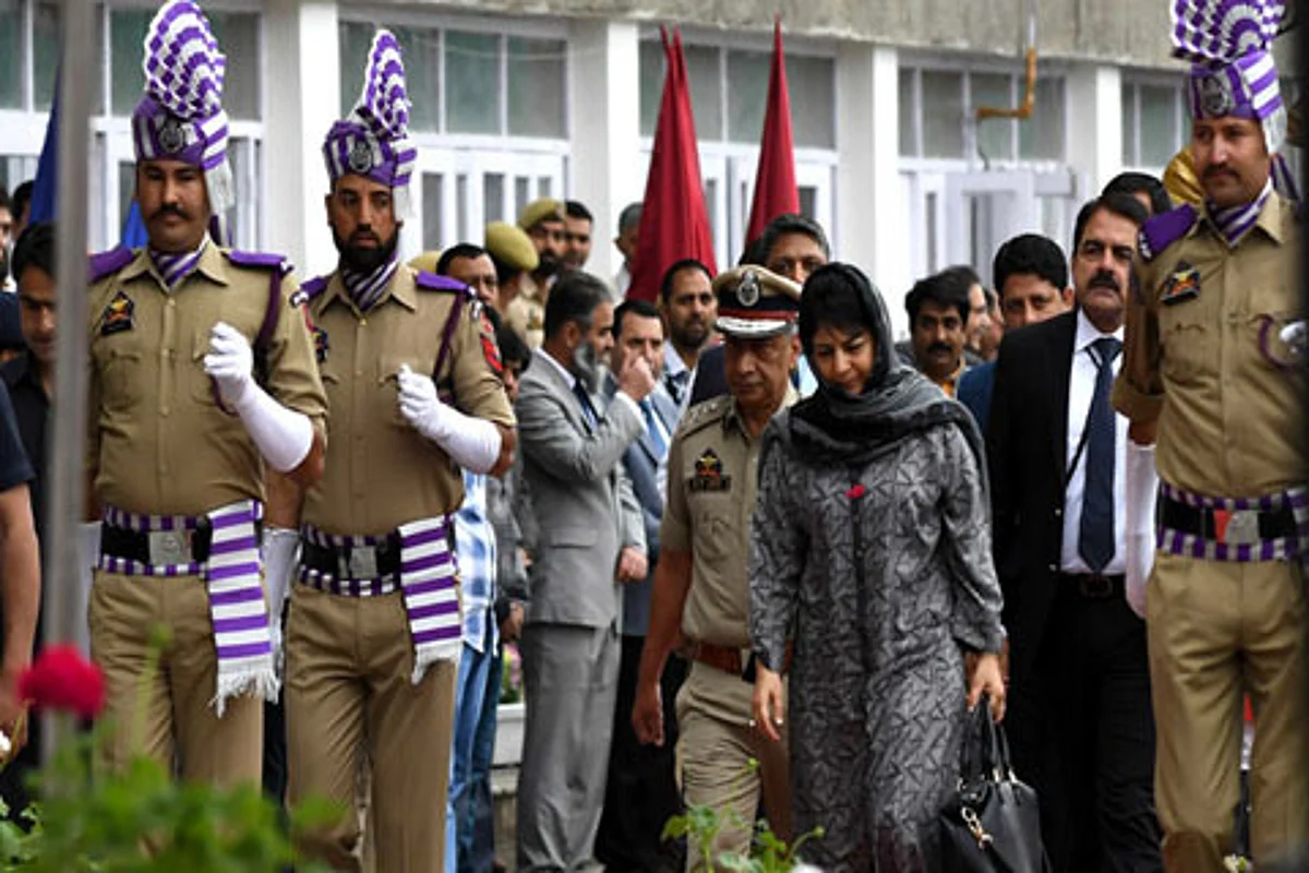 SC order on Kathua case will boost morale of JK police: Mehbooba