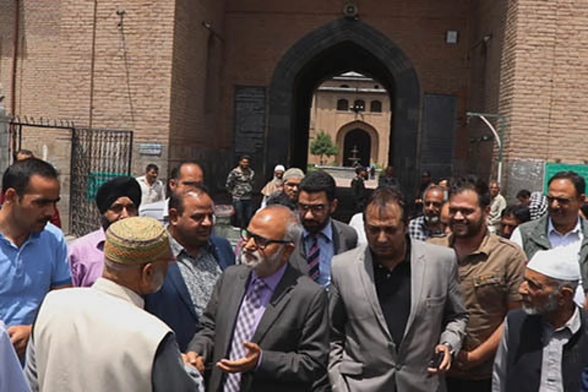 Naeem Akhtar reviews works in Downtown