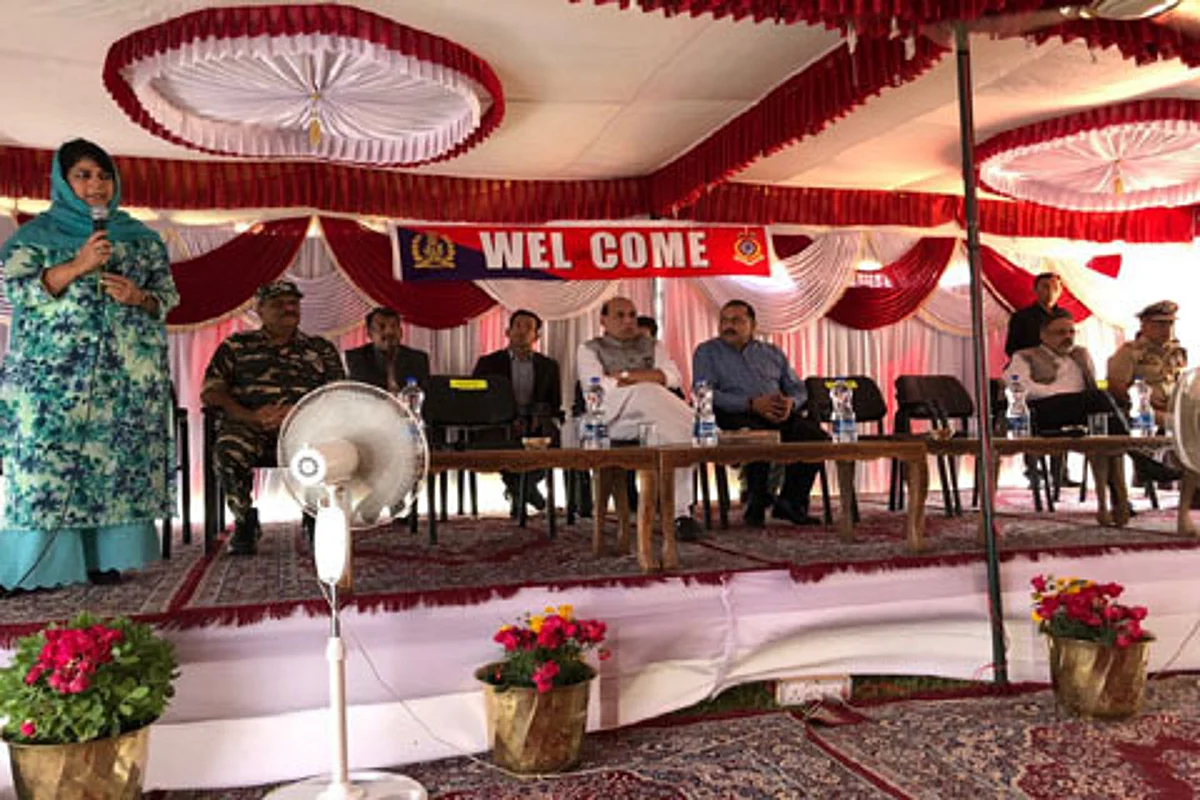 Mehbooba congratulates forces for “exercising restraint” during Law and Order duties