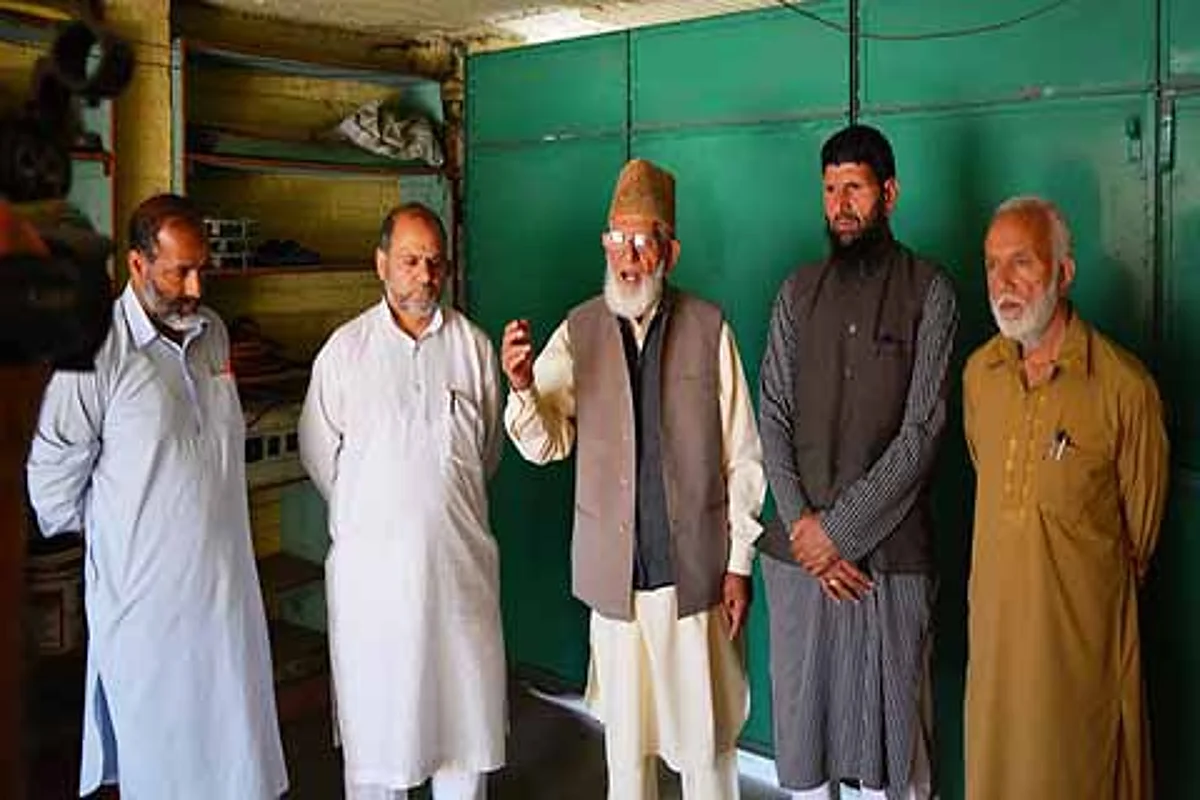 Geelani again barred from offering Friday prayers