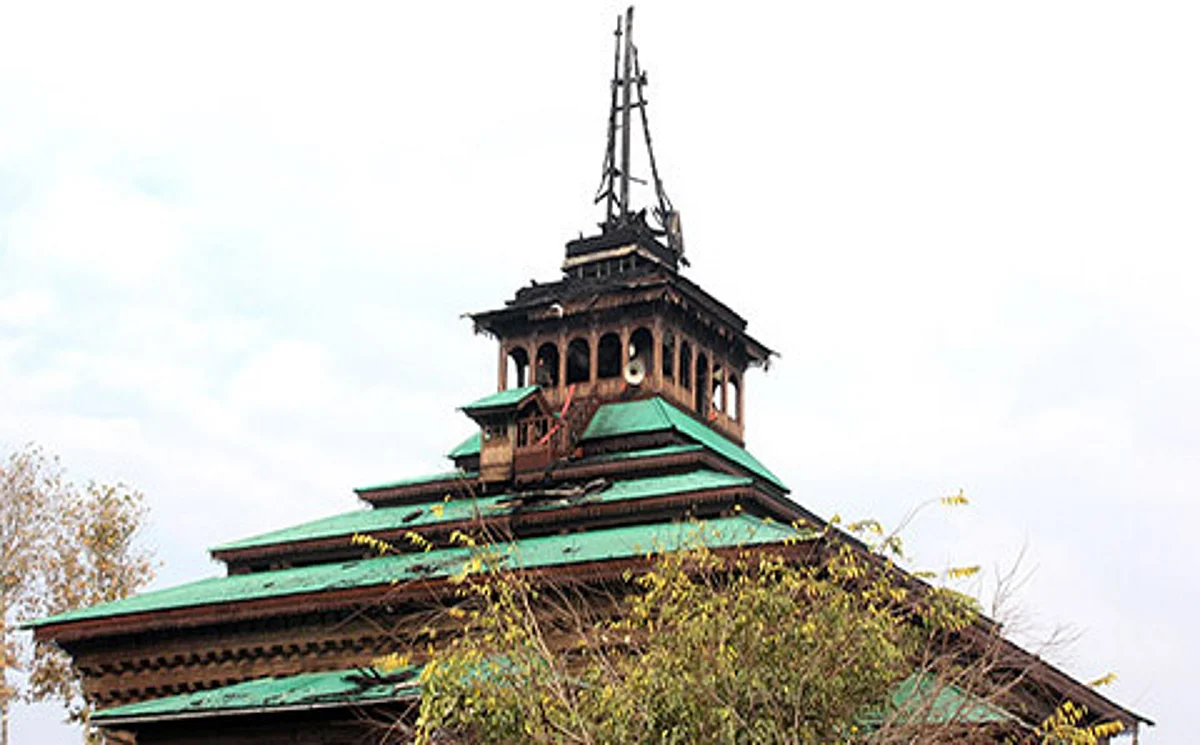 Khanqah still vulnerable, says safety audit of Valley shrines