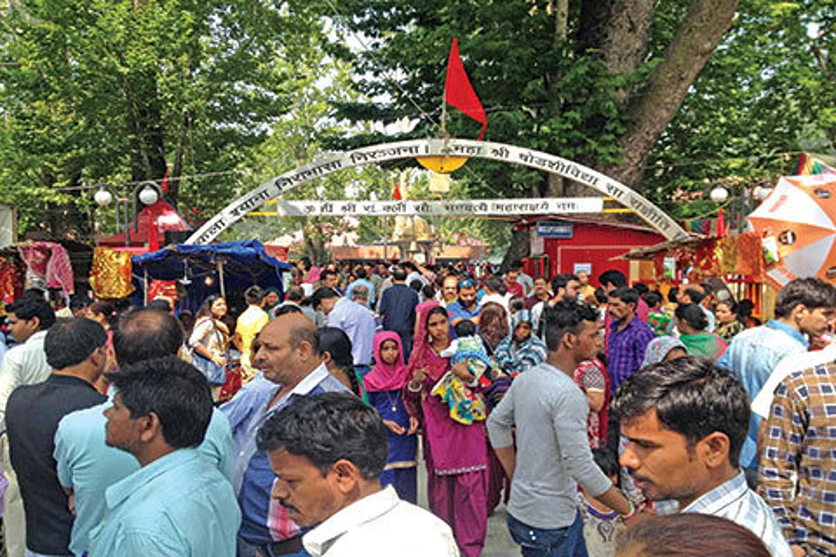 Govt to provide free transportation to KPs for Kheer Bhawani festival