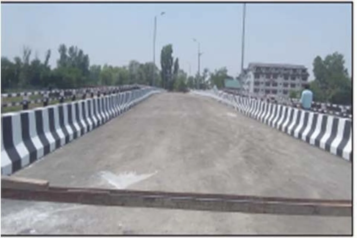 Newly constructed Mehjoor Nagar bridge awaits inauguration, commuters suffer