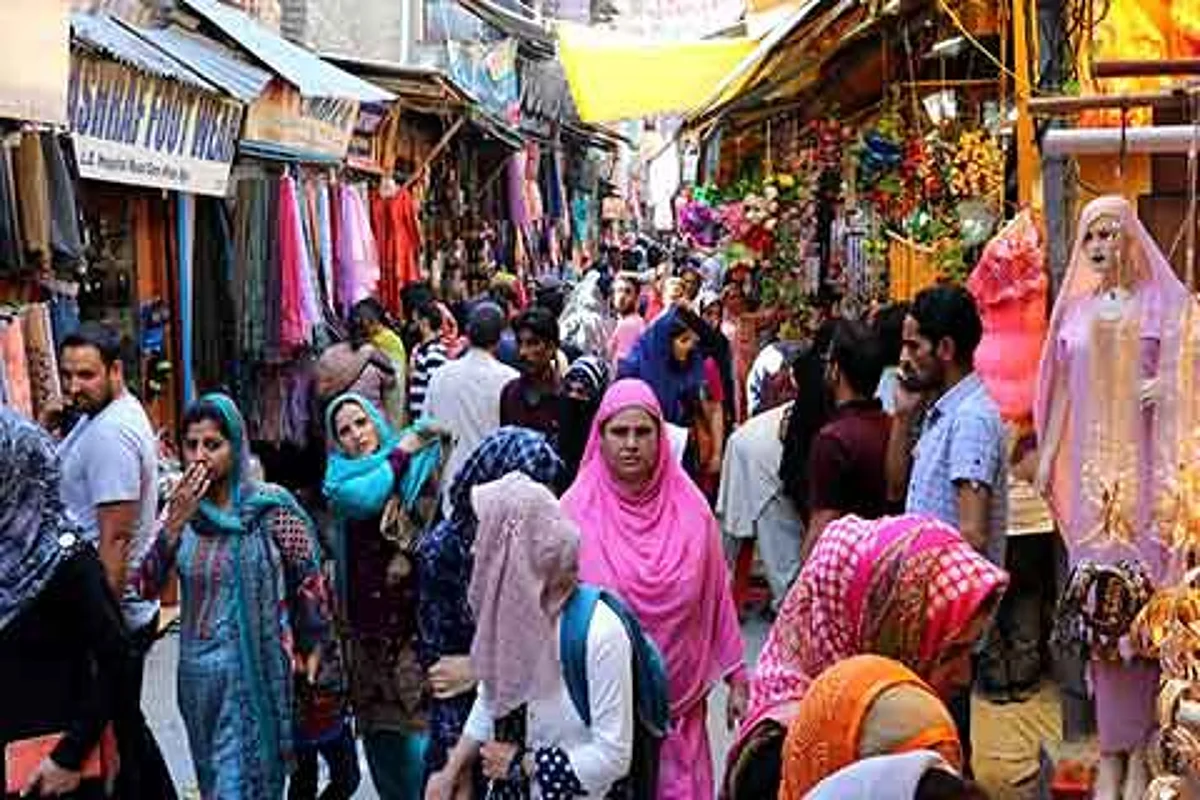 In run up to Eid, shops in Downtown to remain open on Sunday