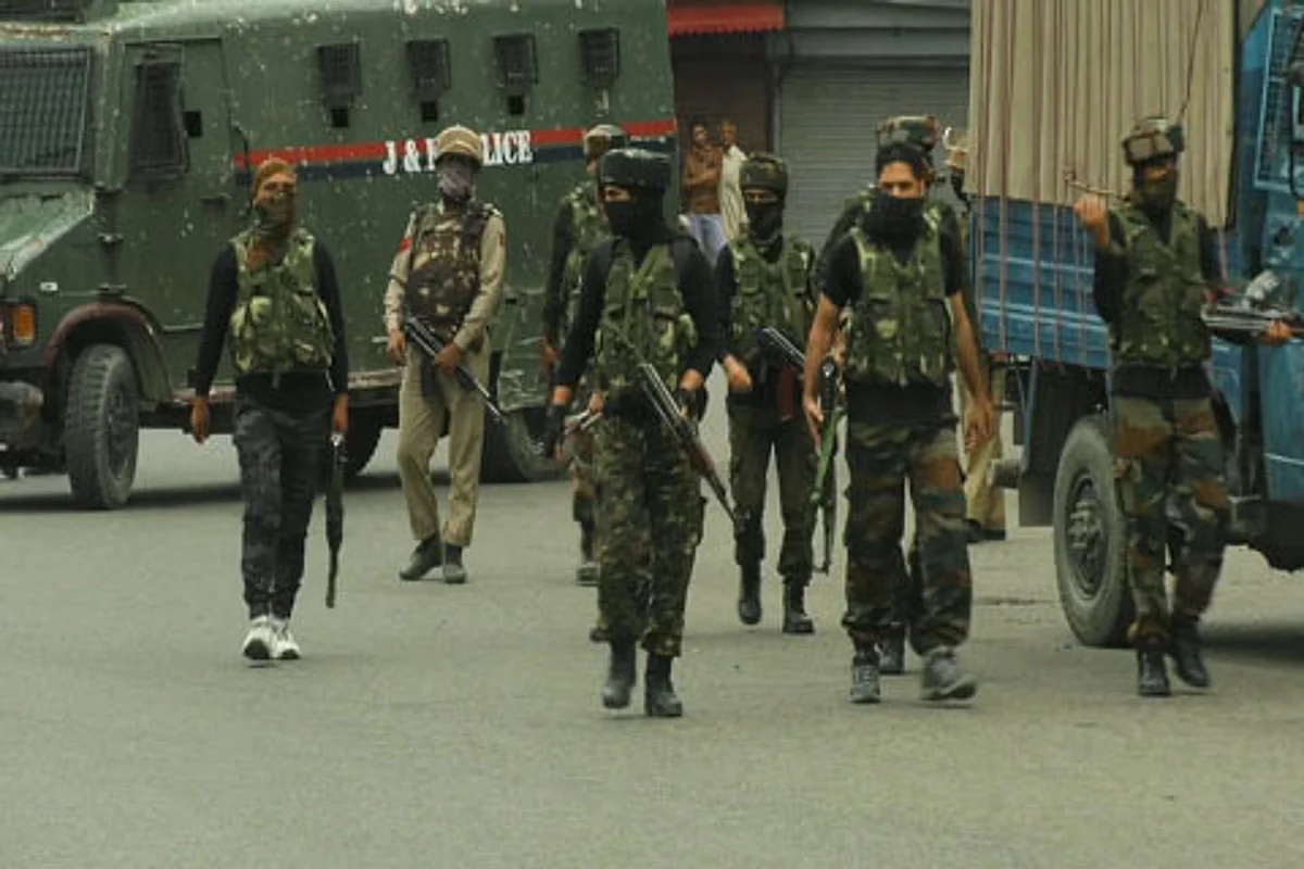 Two cops injured in grenade attack in south Kashmir's Pulwama