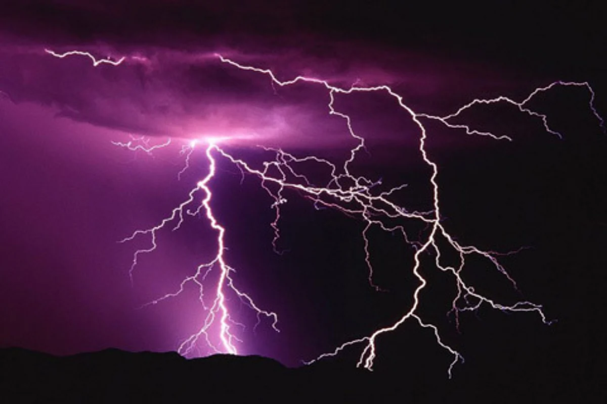 Girl refuses to marry groom when he behaves strangely after lightening strike