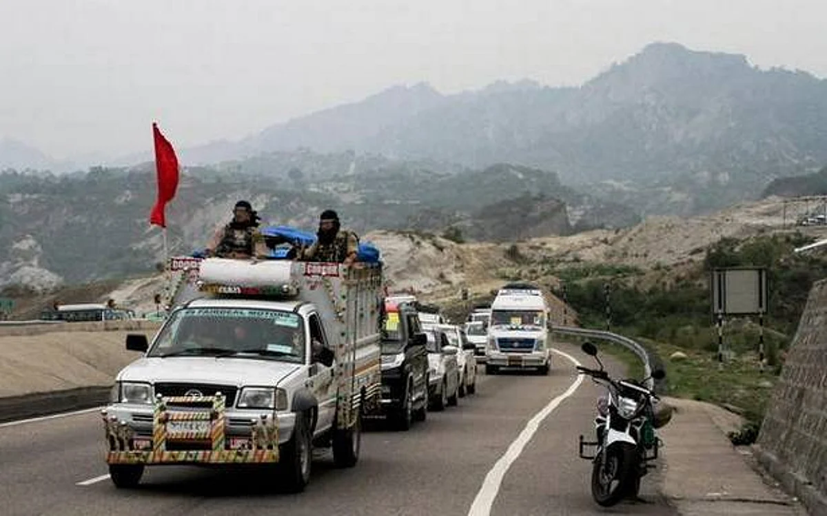 Hindu devotees travelling along Jammu Highway.