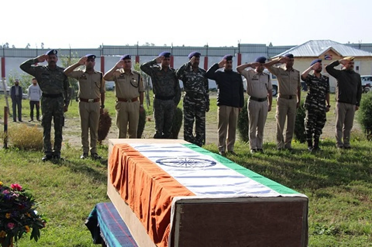 Policeman abducted by militants found dead in Kulgam