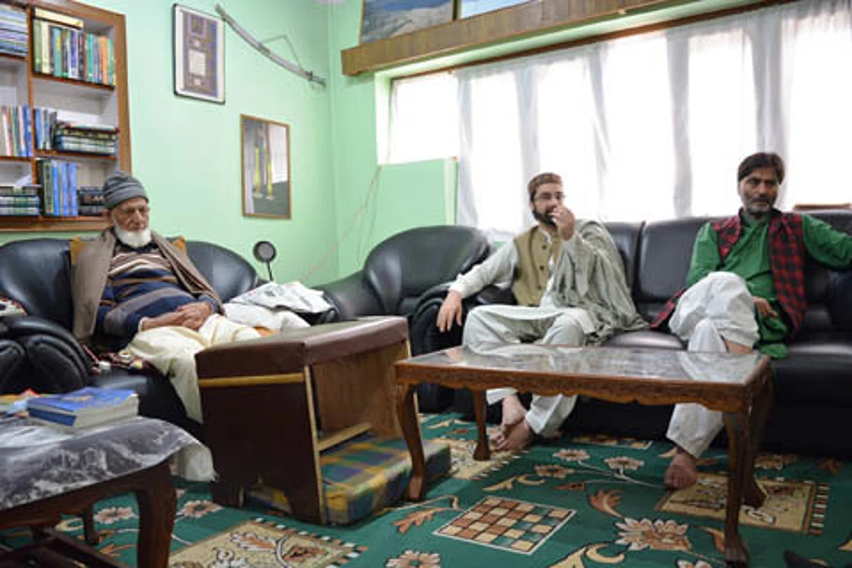 JRL calls for Kashmir shutdown tomorrow against shifting of Asiya Andrabi to Delhi by NIA