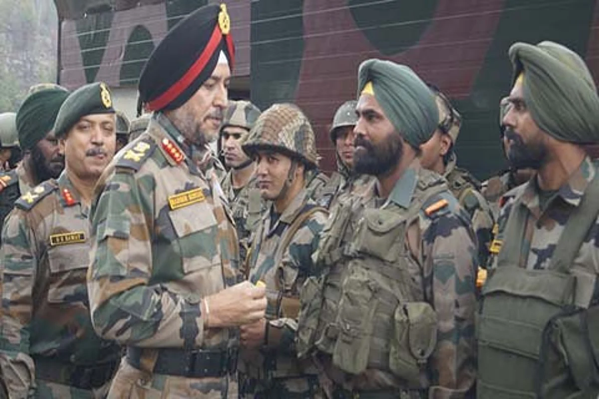 Northern Army Commander visits forward posts in Rajouri