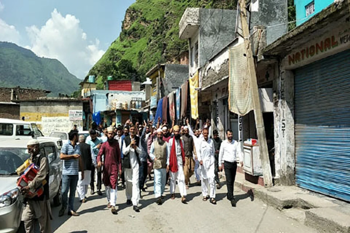 Protests held in Poonch against assault on Article 35-A, pro-freedom slogans raised