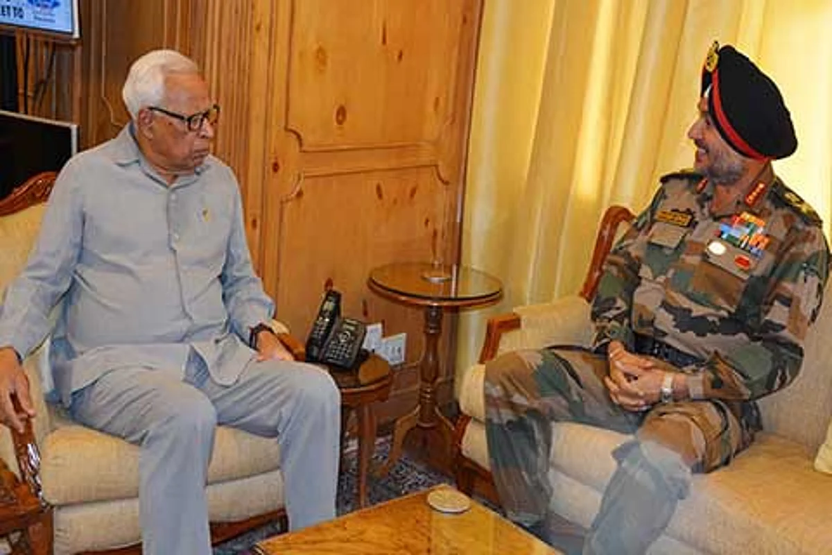 Army commander visits South Kashmir, meets Governor