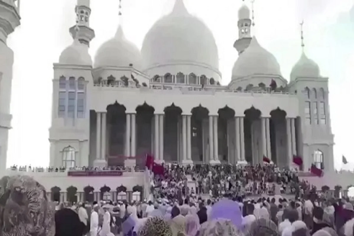 Massive protests by Hui Muslims halts demolition of mosque in China: Report