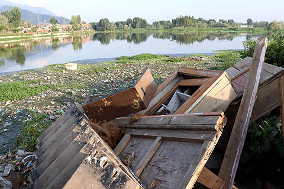 Official apathy pushes Brari Nambal lagoon on verge of extinction