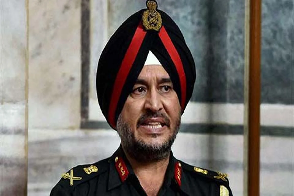 Northern Army Commander visits forward posts in Akhnoor
