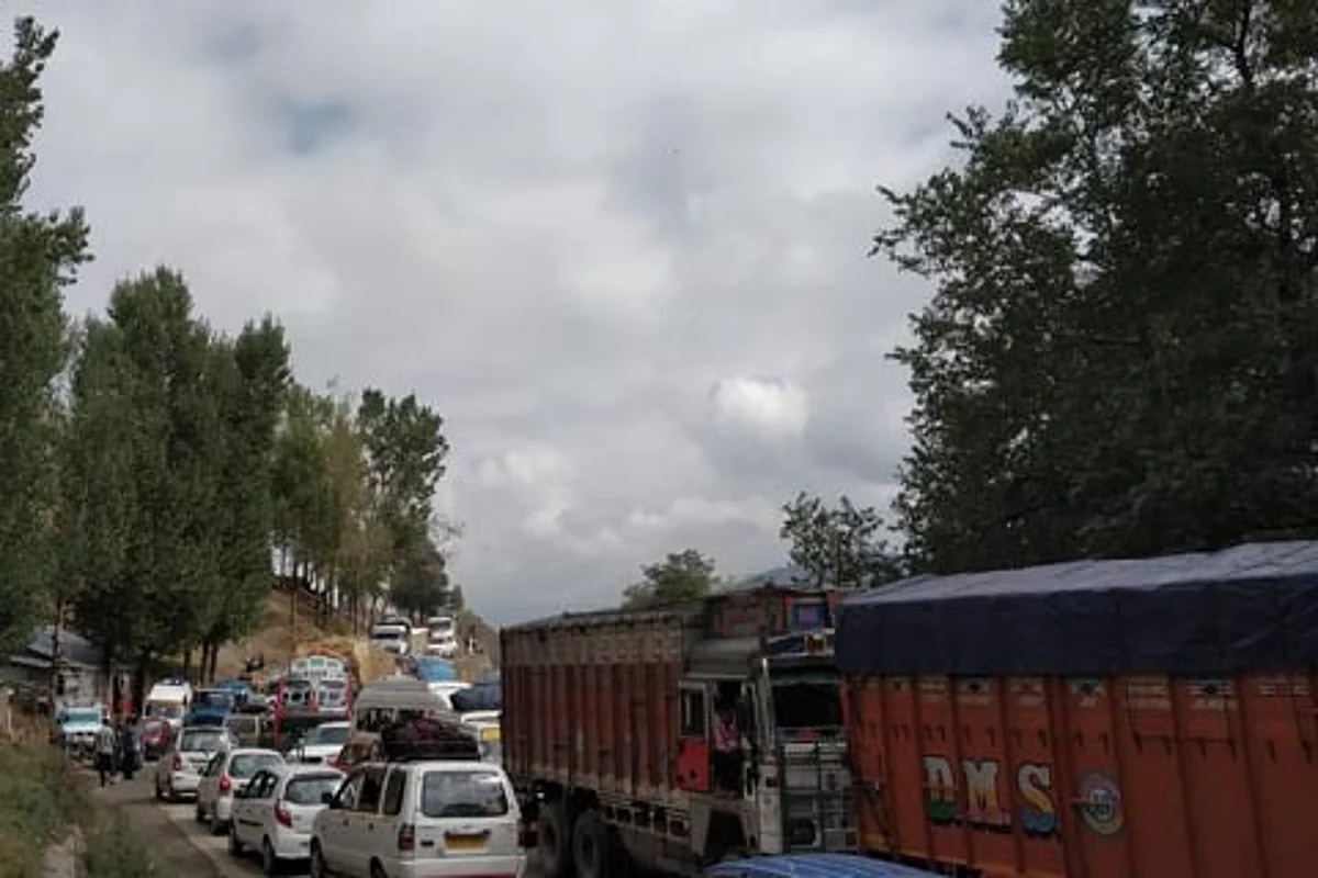 Traffic Police announces diversion plan on Srinagar-Baramulla highway for Monday