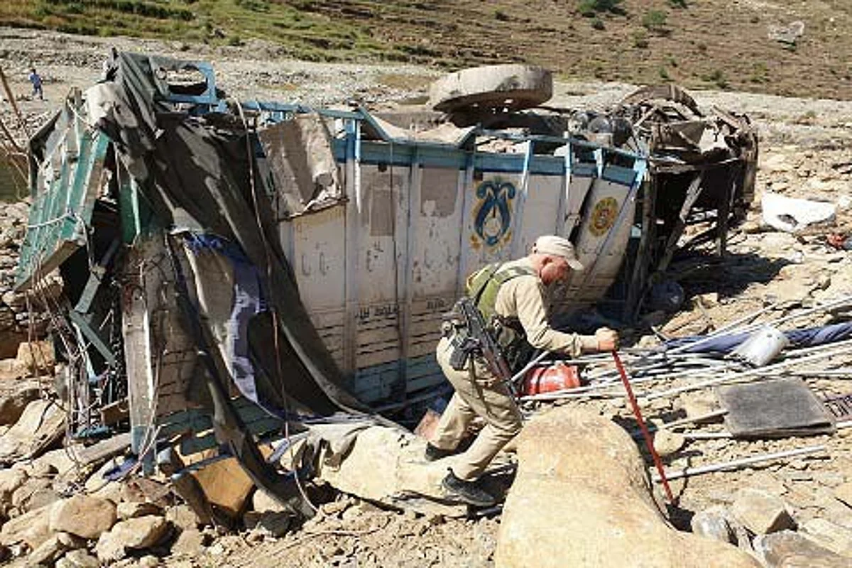2 BSF men, civilian die in Banihal accident