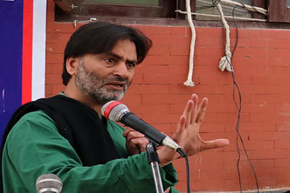 Yasin Malik pays tributes to Khanabal youth on their 8th death anniversary