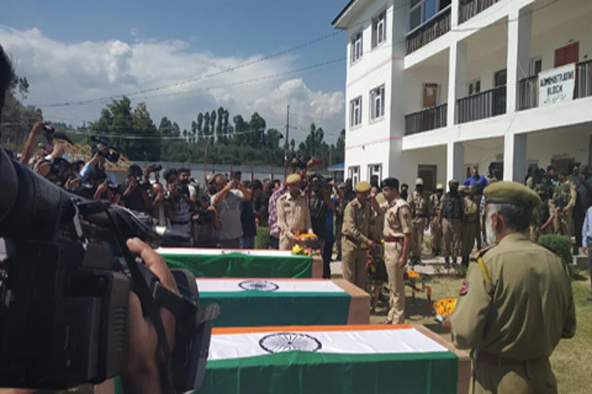 3 cops abducted, killed in Shopian
