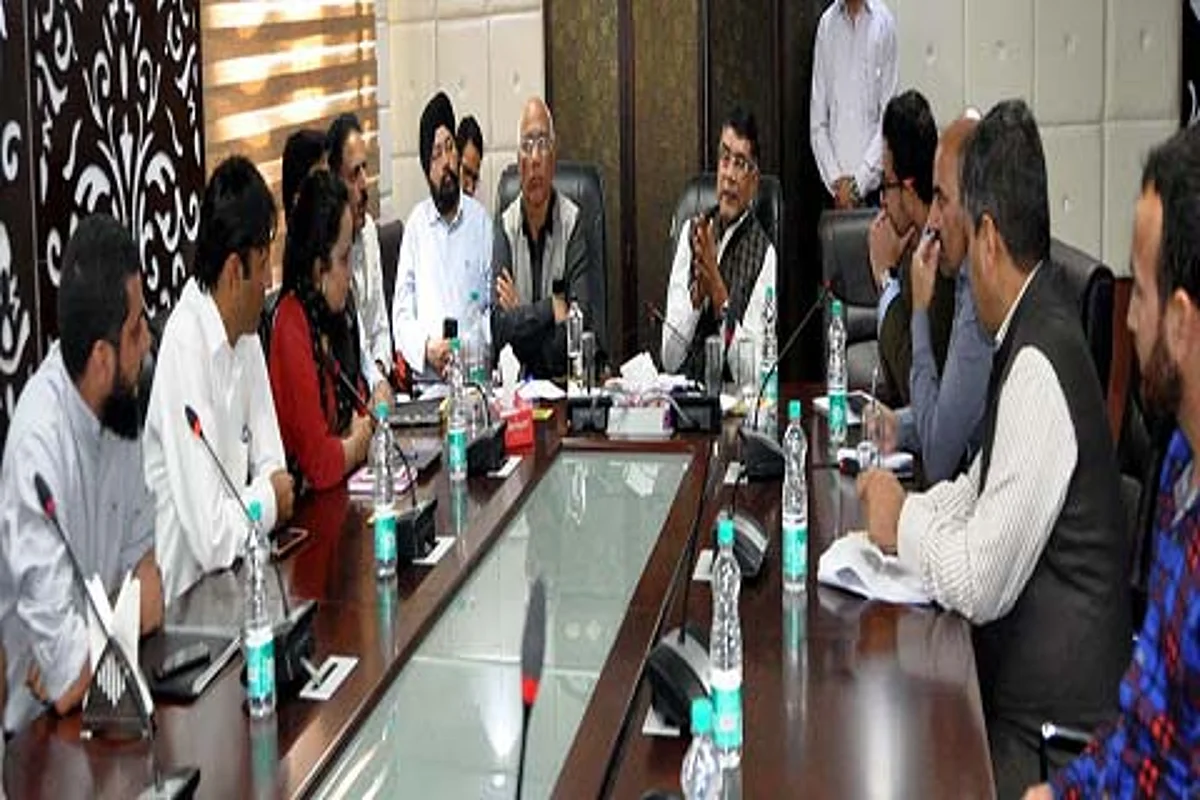 Govt to help in public listing of startups: Kumar