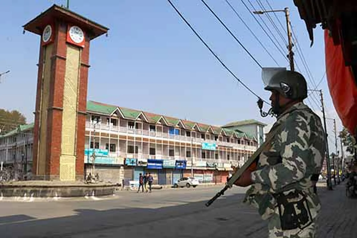Fateh Kadal Killings: Kashmir shuts, evening clashes rock Downtown areas
