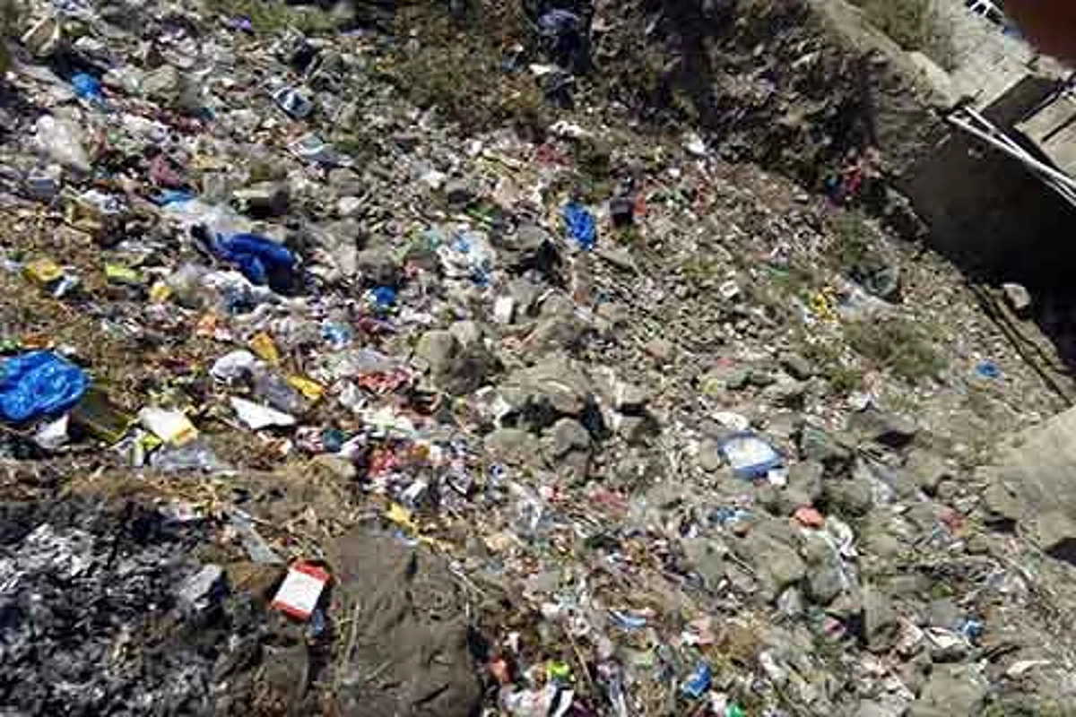 Ganderbal residents appeal authorities to remove garbage