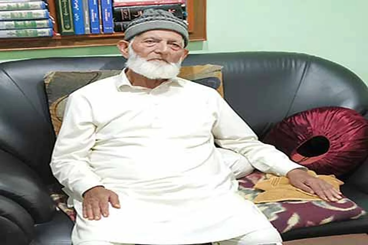 Repression forcing Kashmir youth to pick up arms: Geelani