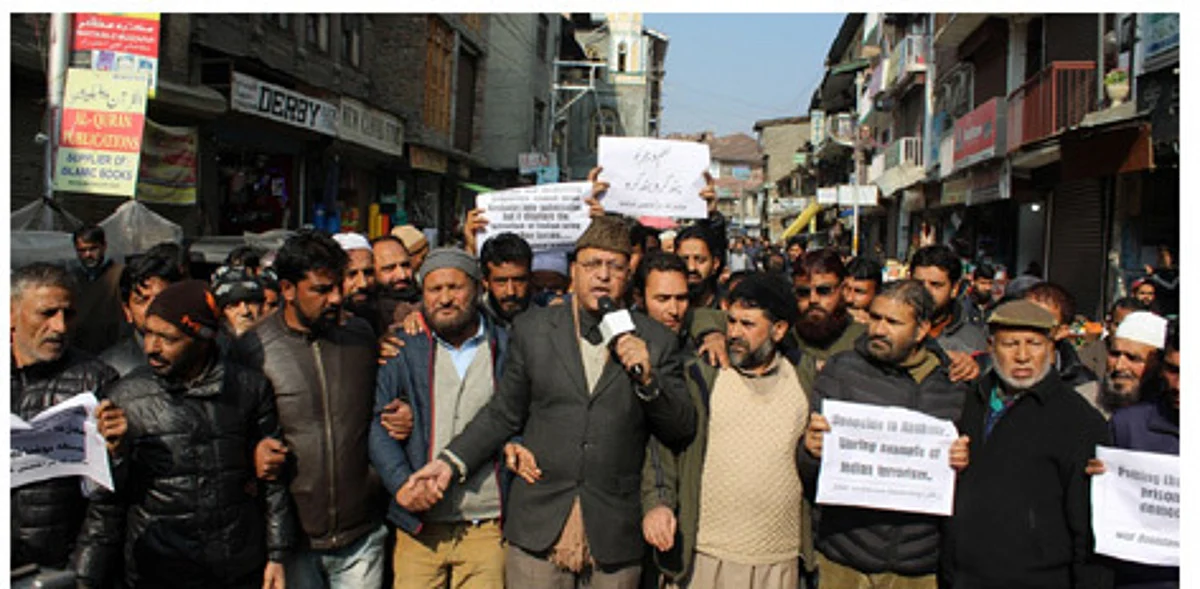 JKLF leaders heed to JRL call, stage protests in Srinagar against killing spree