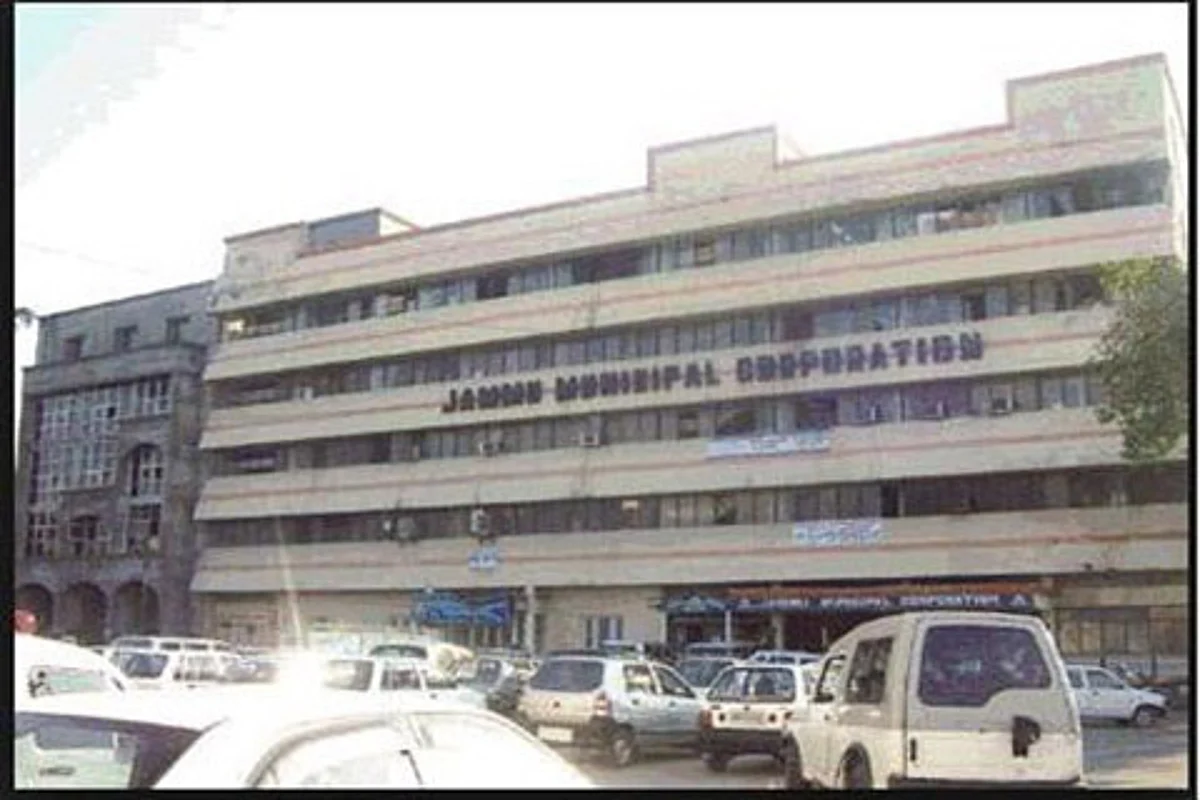Jammu Mayor takes stock of public grievances at Nanak Nagar