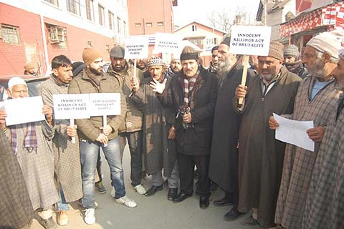 Mubarak Gul stages protest