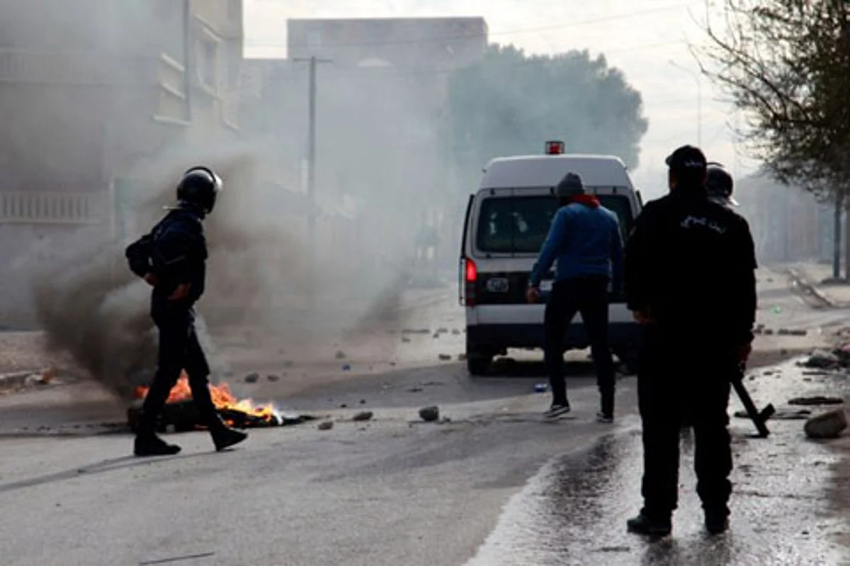 Protests in Tunisia after journalist sets himself on fire