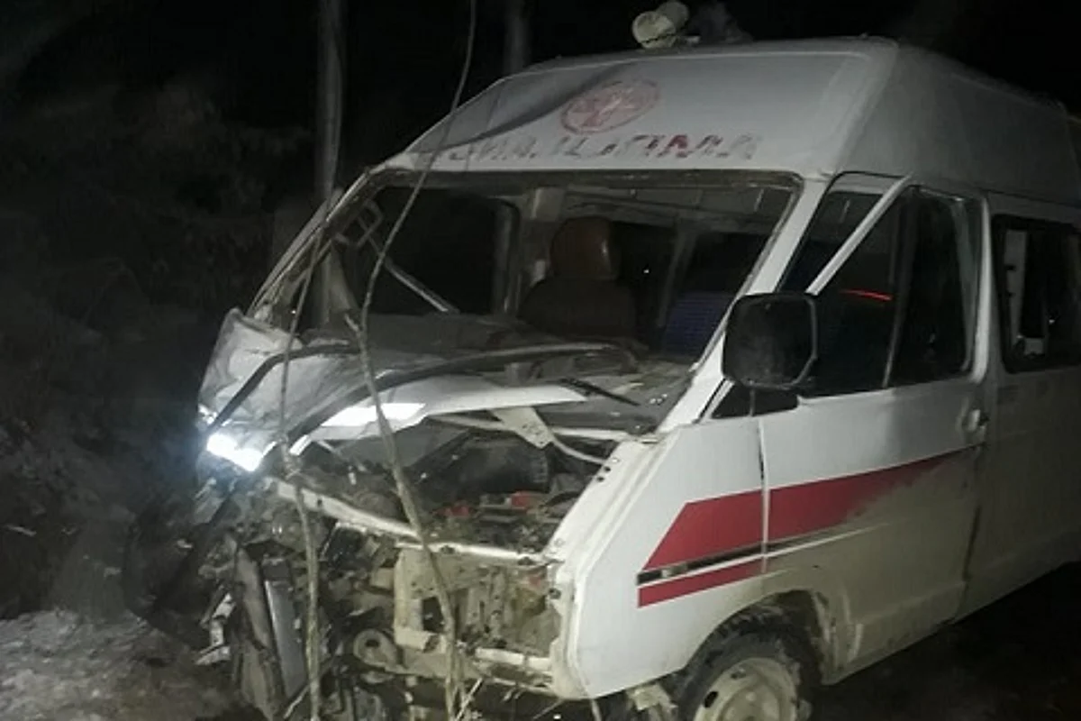 Ambulance driver among six injured in Pattan road accident