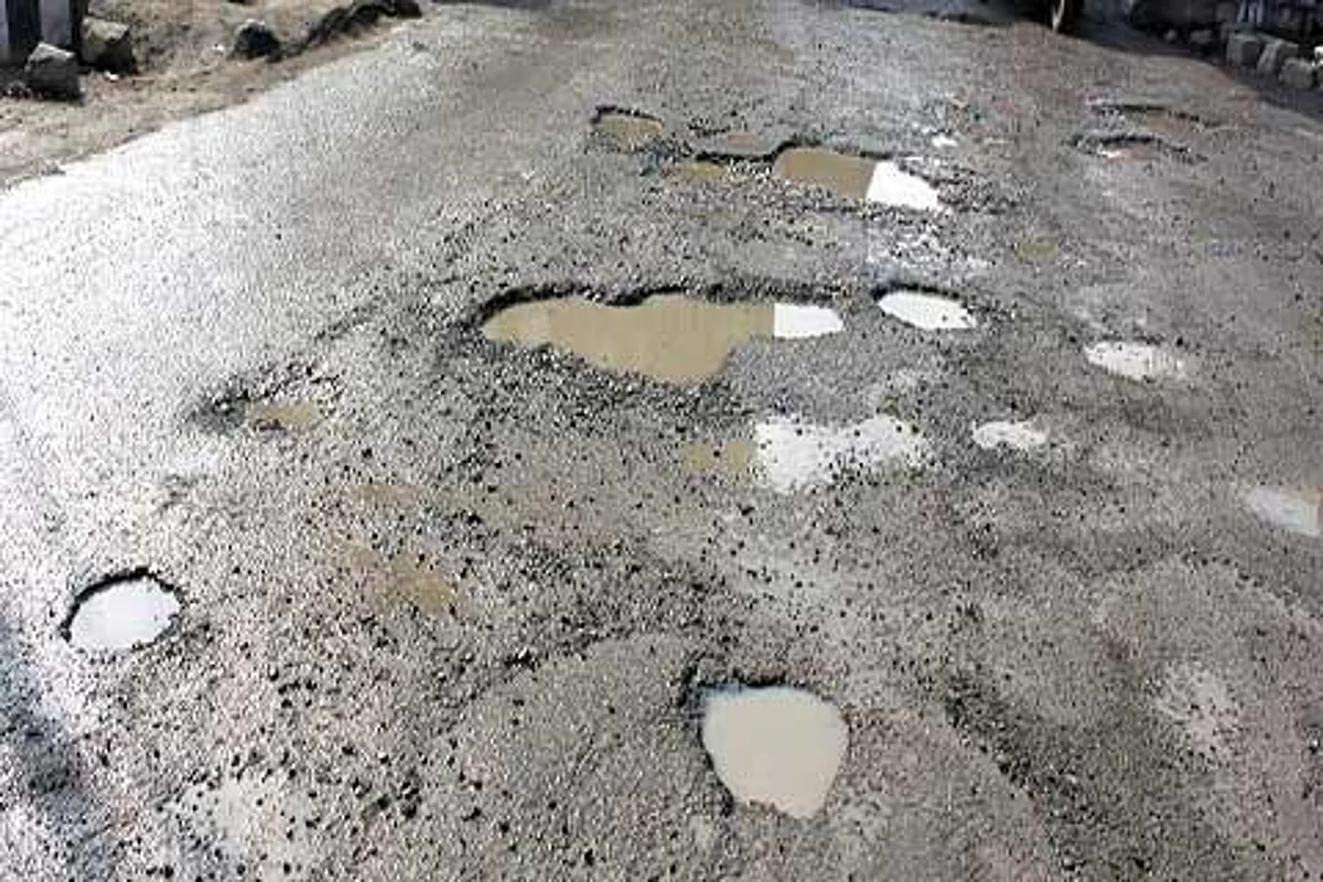 Messy Uri road irks commuters