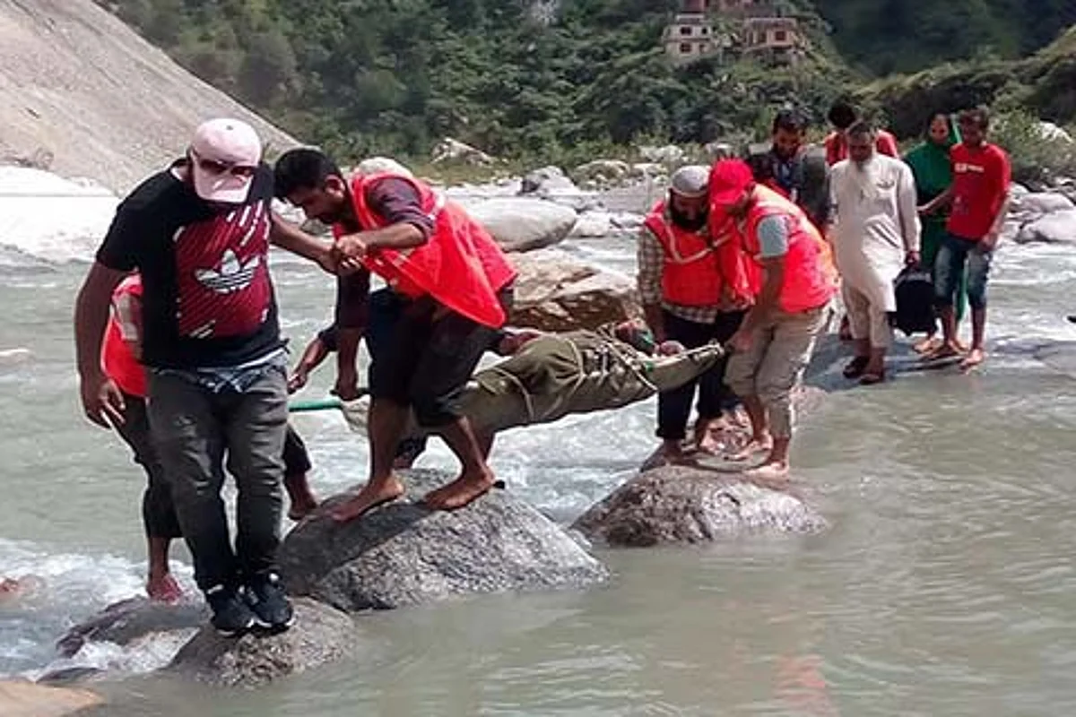 Srinagar-Jammu highway continues to remain closed