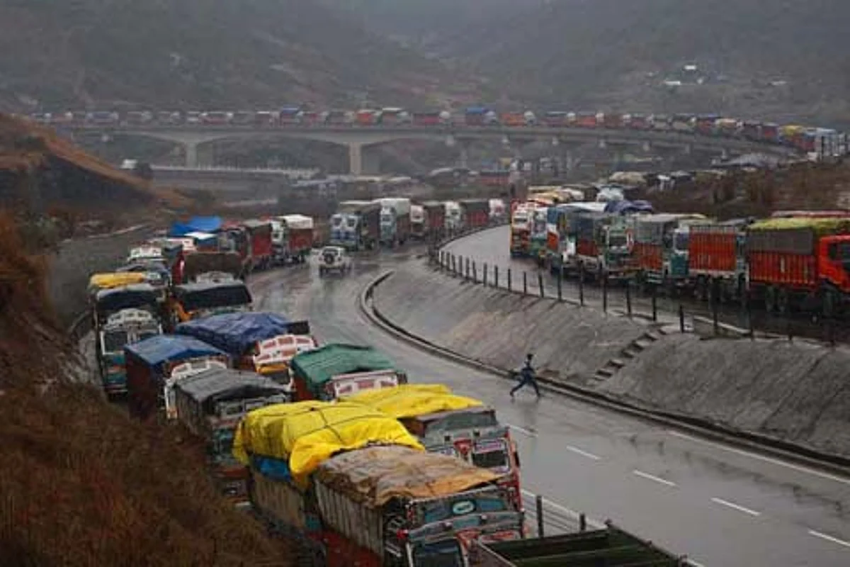 Jammu-Srinagar highway open for one-way traffic